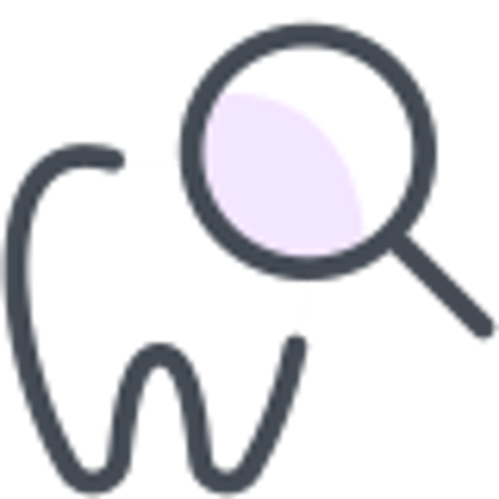 Weißer Zahn mit einem darüber liegenden Vergrößerungsglas.