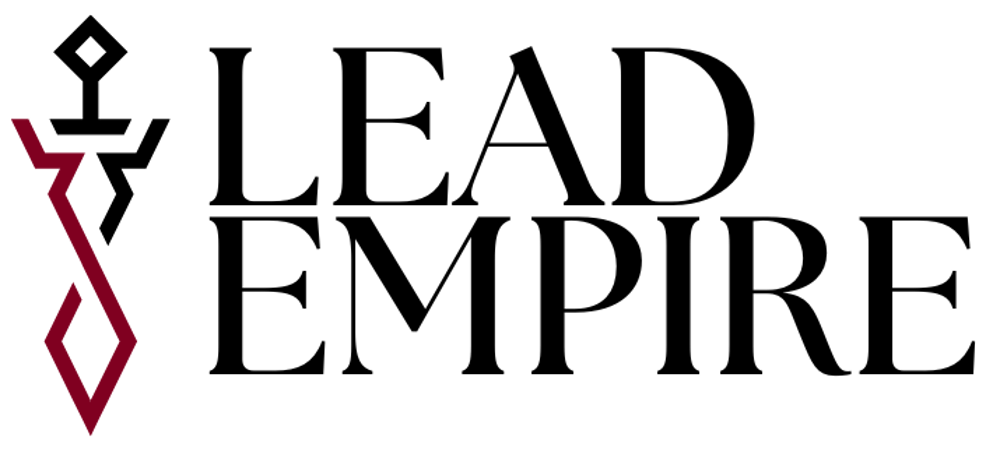 Schwarzes Schildlogo mit gezackter Oberkante und den Worten „LEAD EMPIRE“ darunter.