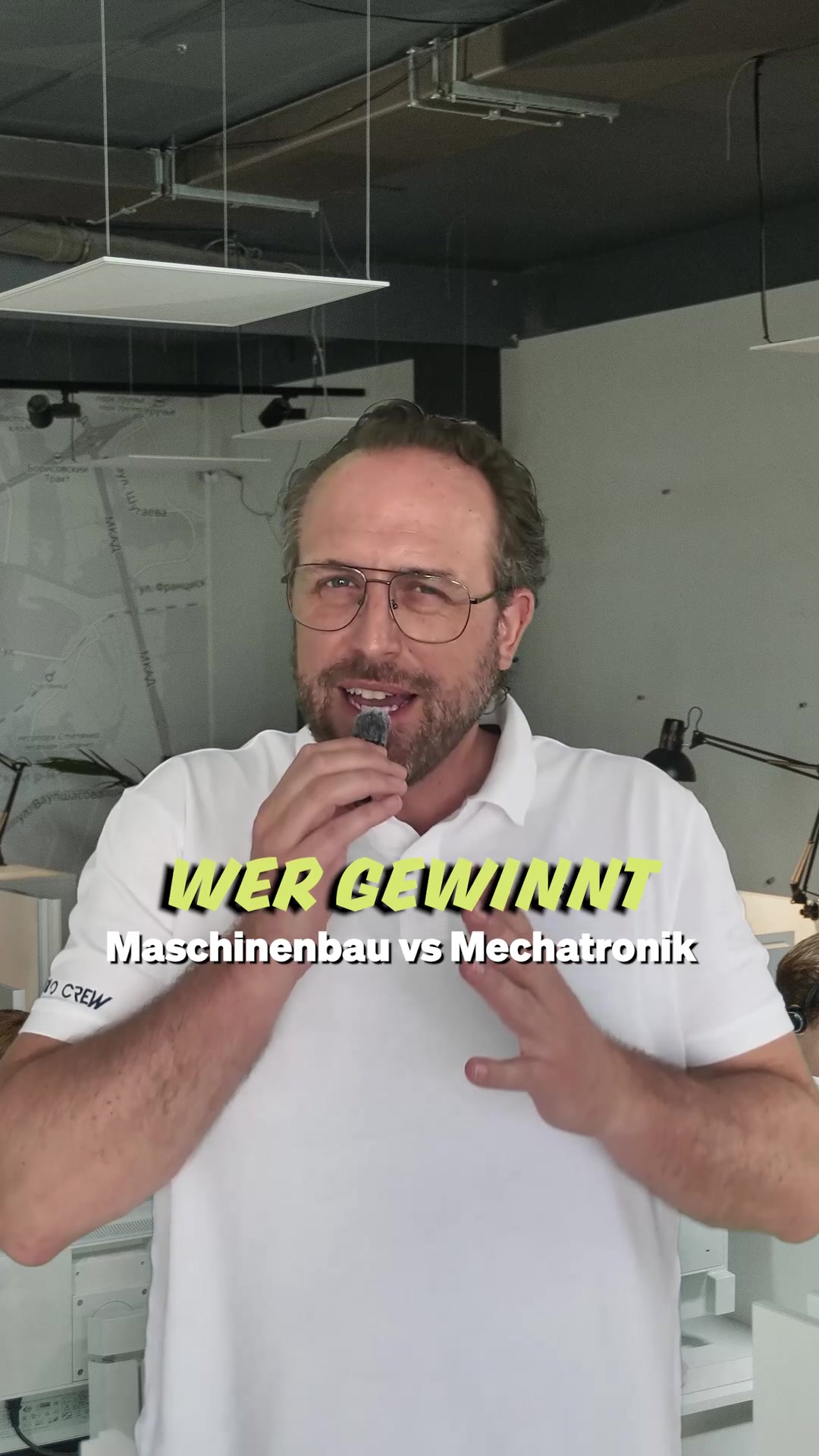 Am Beispiel eines Autos vergleicht der Creator Maschinenbau und Mechatronik und stellt anschließend den Kombistudiengang der Fakultät II vor, der beide Bereiche verbindet.