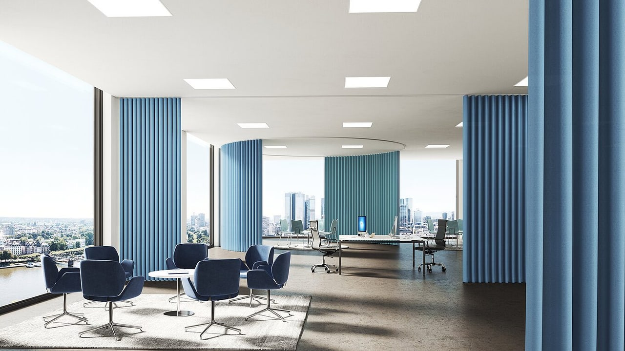 Blauer Wellenfalten-Vorhang im Büro