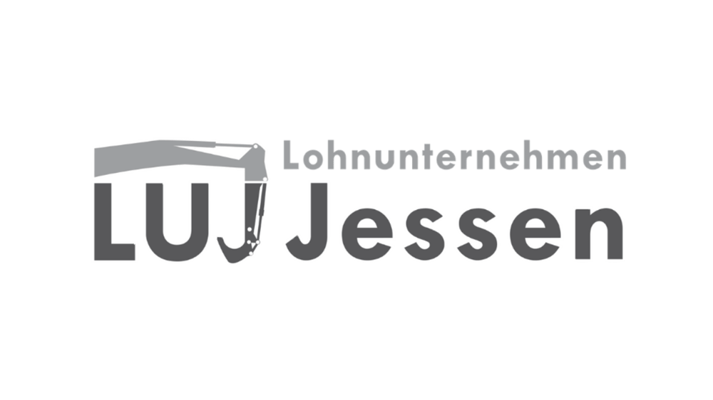Graues Logo auf grünem Hintergrund: "Lohnunternehmen LUJ Jessen", mit Bagger-Symbol in "LUJ".