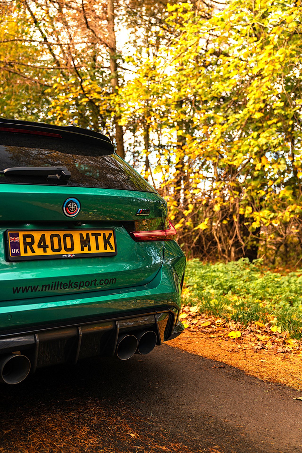Grüner BMW M3 Touring G81 mit Milltek Sport Abgasanlage