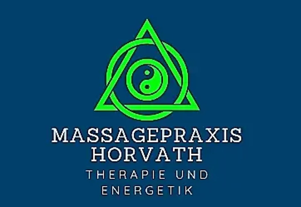Logo der Massagepraxis Horvath: Grünes Yin-Yang-Symbol in Dreieck und Kreis auf blauem Grund.
