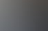 Ein Mann im weißen Hemd sitzt am Schreibtisch und schreibt in ein Notizbuch, im Hintergrund ein leuchtender Schriftzug.