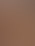 Offener begehbarer Kleiderschrank aus hellem Holz mit Regalböden, Kleiderstange und offenen Schranktüren mit Rattaneinsätzen.