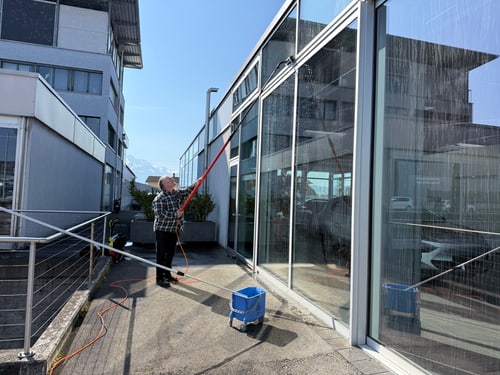 Glasreinigung am Gebäude
