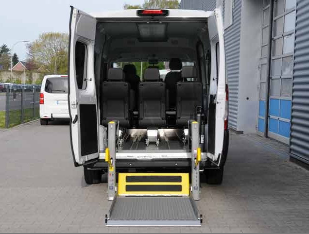Peugeot Boxer mit Linearlift AL1 – Bild 1