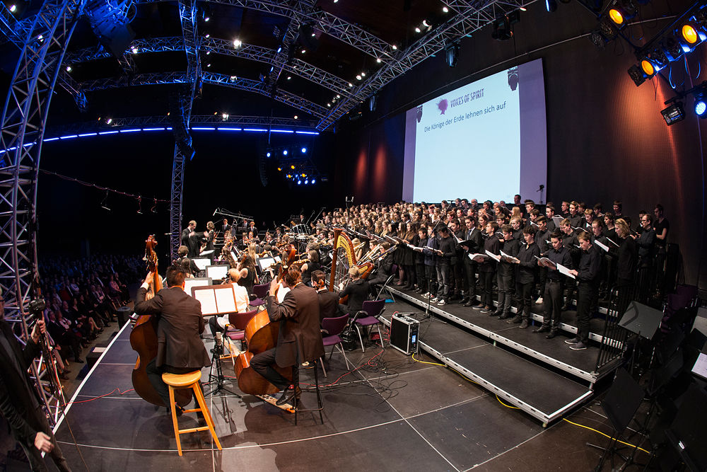 Some 250 young performers in the finale of the matinee Sounds of Heaven, Voices of Spirit 2015, Graz