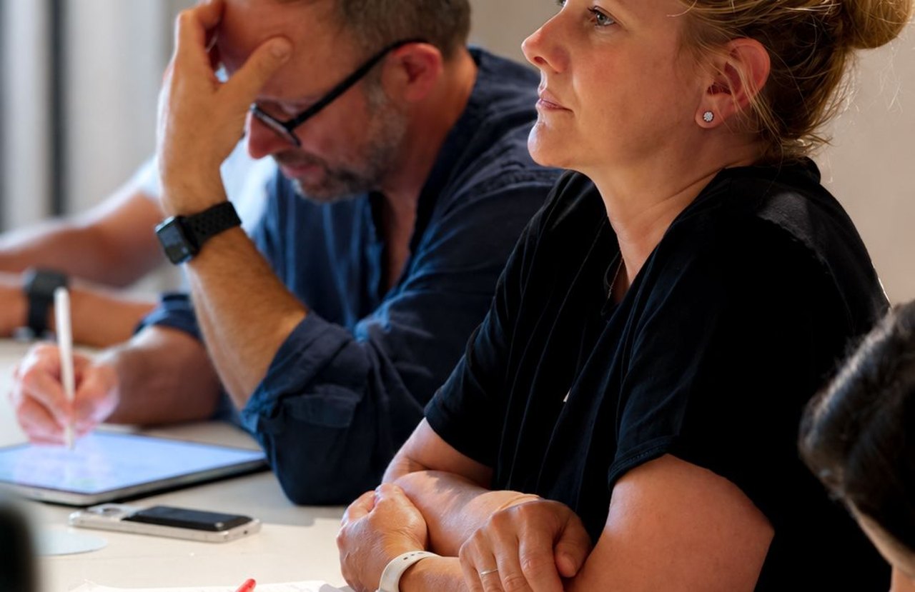Teilnehmende im Seminar