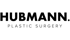 HUBMANN. PLASTIC SURGERY Logo auf dunkelgrünem Hintergrund.