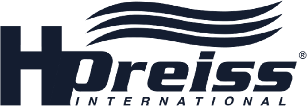 Dunkelblaues HoReiss International Logo auf grünem Hintergrund mit stilisierten Wellen über dem Text.