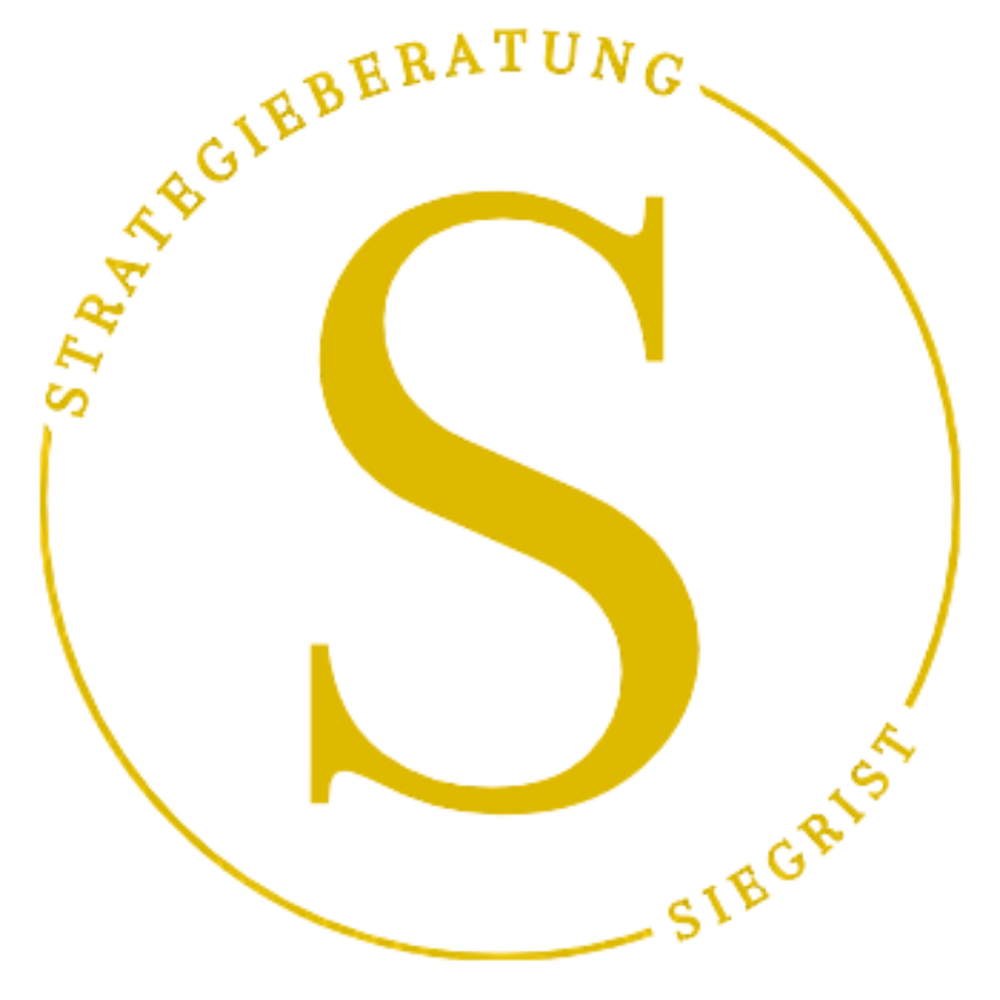 Logo der Strategieberatung Siegrist mit einem großen goldenen S in einem Kreis auf schwarzem Hintergrund.