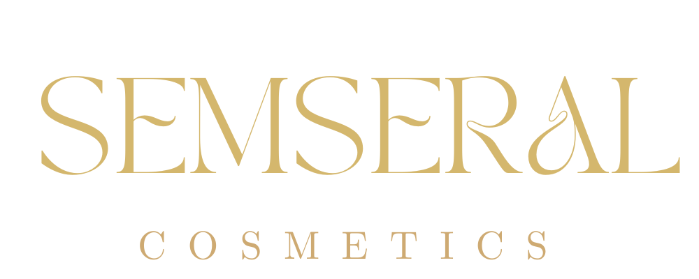 Goldfarbener Text "SEMSERAL COSMETICS" 
