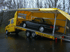 Vier Autotransporter der Hess Fahrzeuglogistik mit geladenen Fahrzeugen auf einem Parkplatz.