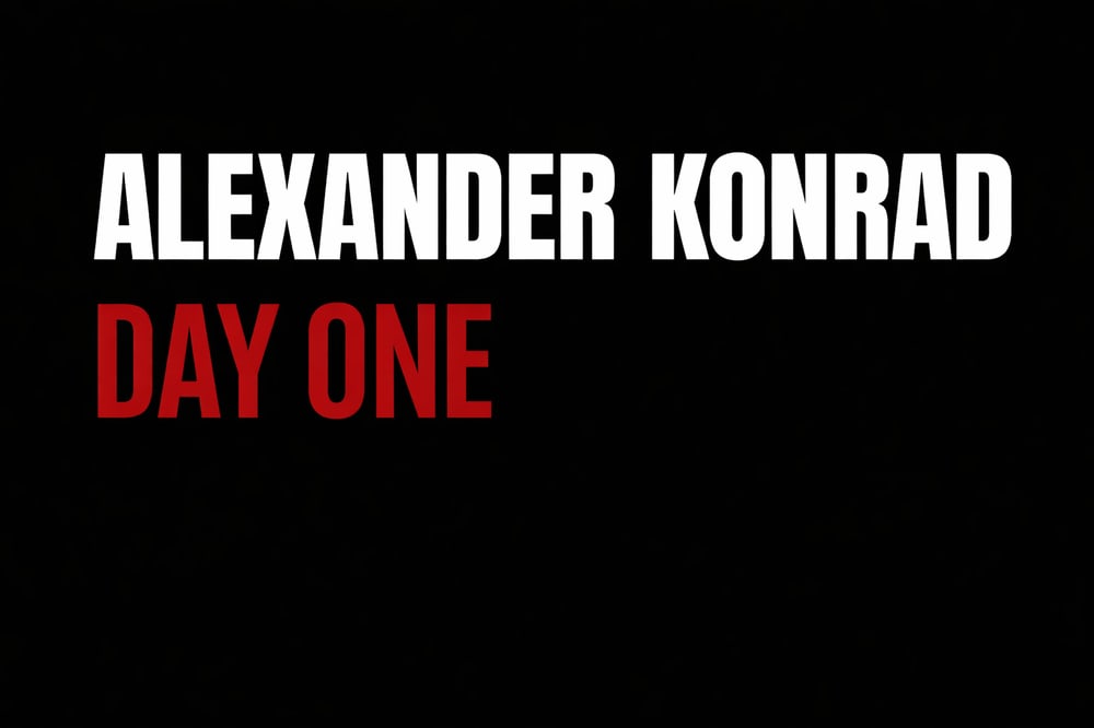 Weißer Text "ALEXANDER KONRAD" über rotem Text "DAY ONE" auf grünem Hintergrund.