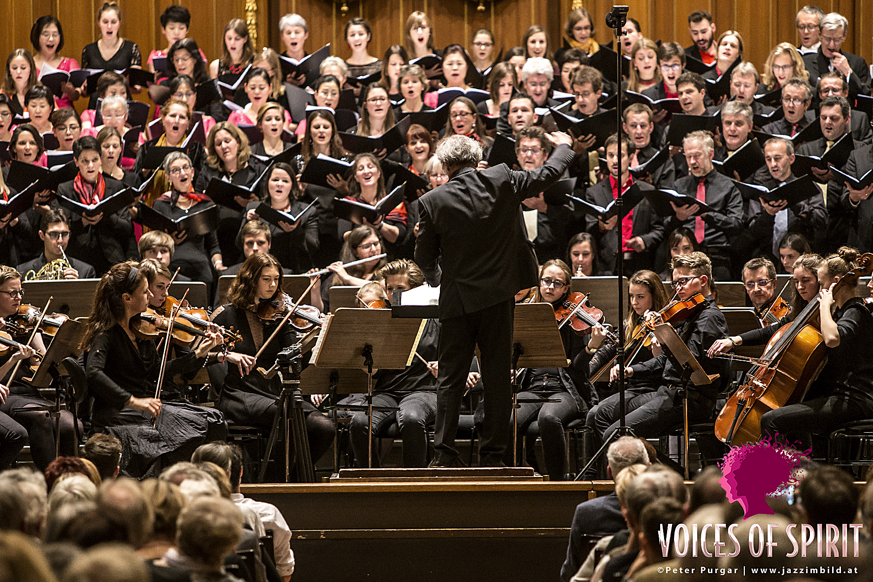 Massed choirs performing Immortal Bach under Ernst Wedam in the Stefaniensaal, Voices of Spirit 2017, Graz