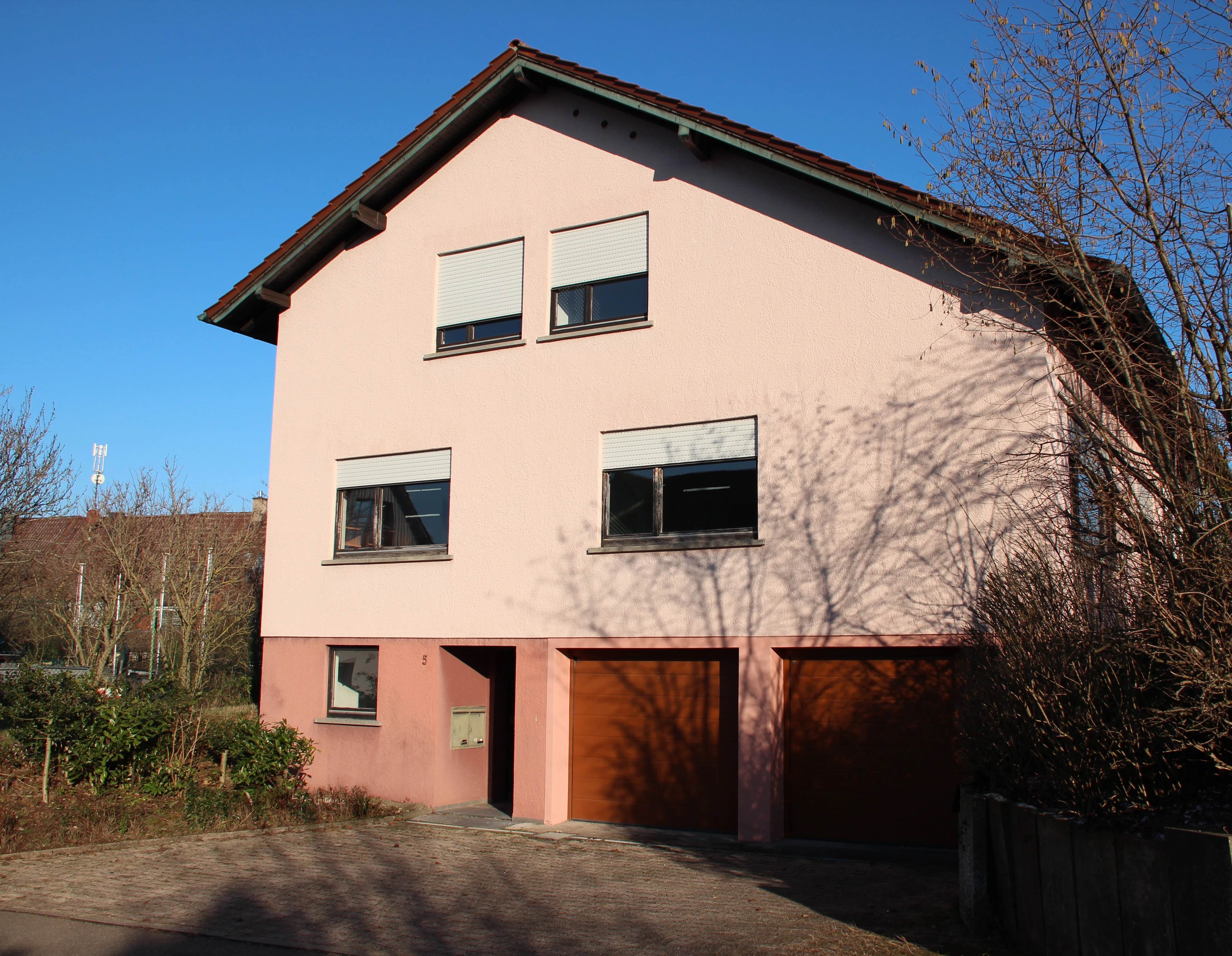 Großzügiges Haus mit großem
Garten