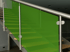 Moderne Treppe mit Holzstufen, Edelstahlgeländer und grün getöntem Glas.