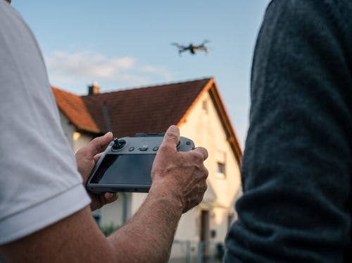 Beratung vor Ort mit Drohne