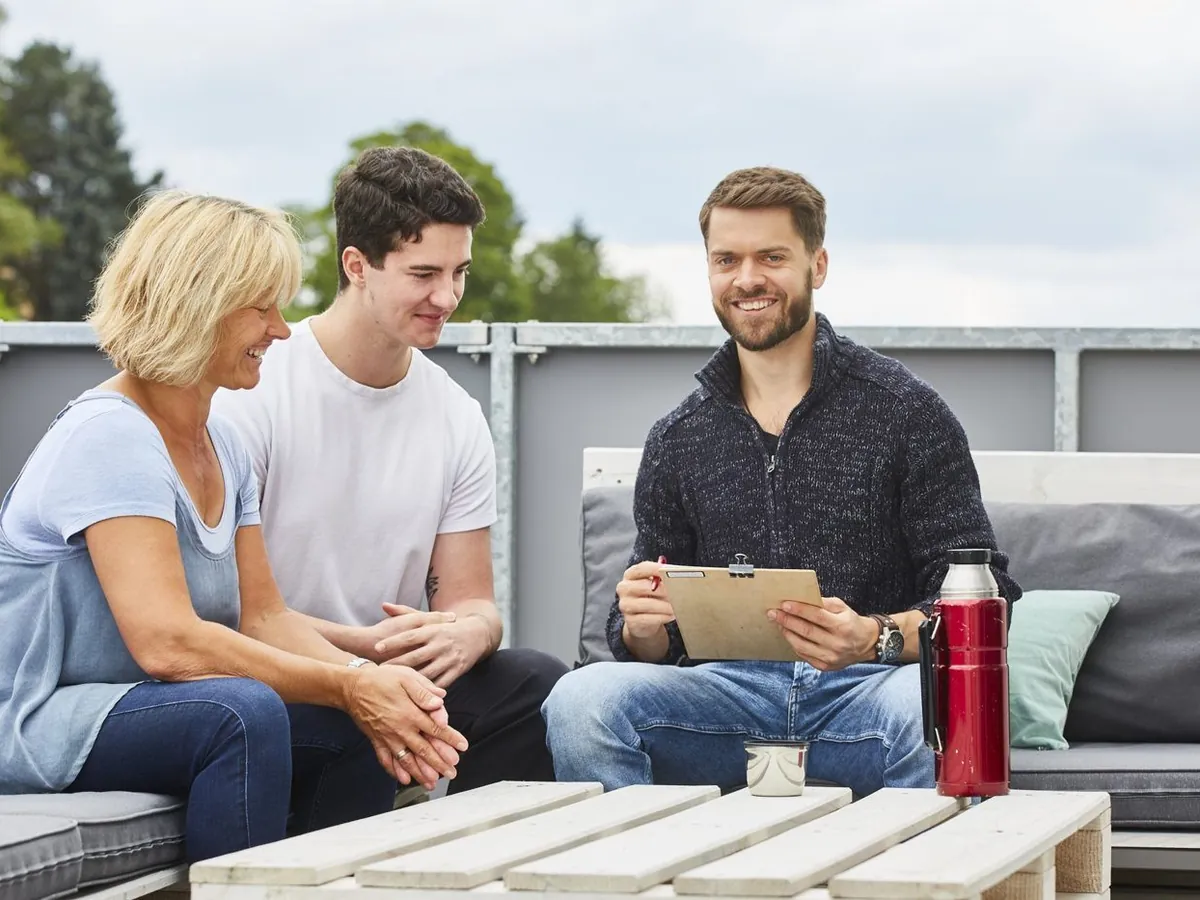 Nils Westrich im Coaching auf einer Dachterrasse