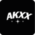 AKXX-Logo in Weiß auf schwarzem Hintergrund mit drei glänzenden Sternen darunter.