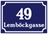 Blaues Straßenschild mit weißem Rand und Aufschrift "49 Lemböckgasse".