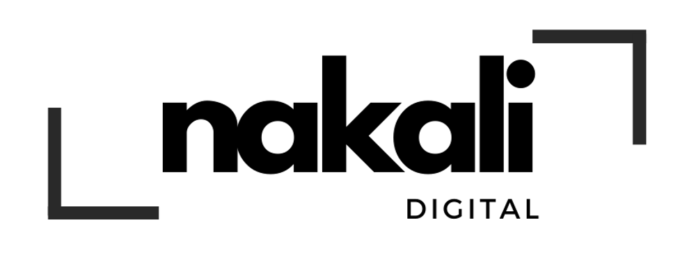 Schwarzes Logo mit dem Wort "nakali" in Großbuchstaben und "DIGITAL" darunter, umgeben von eckigen Klammern.