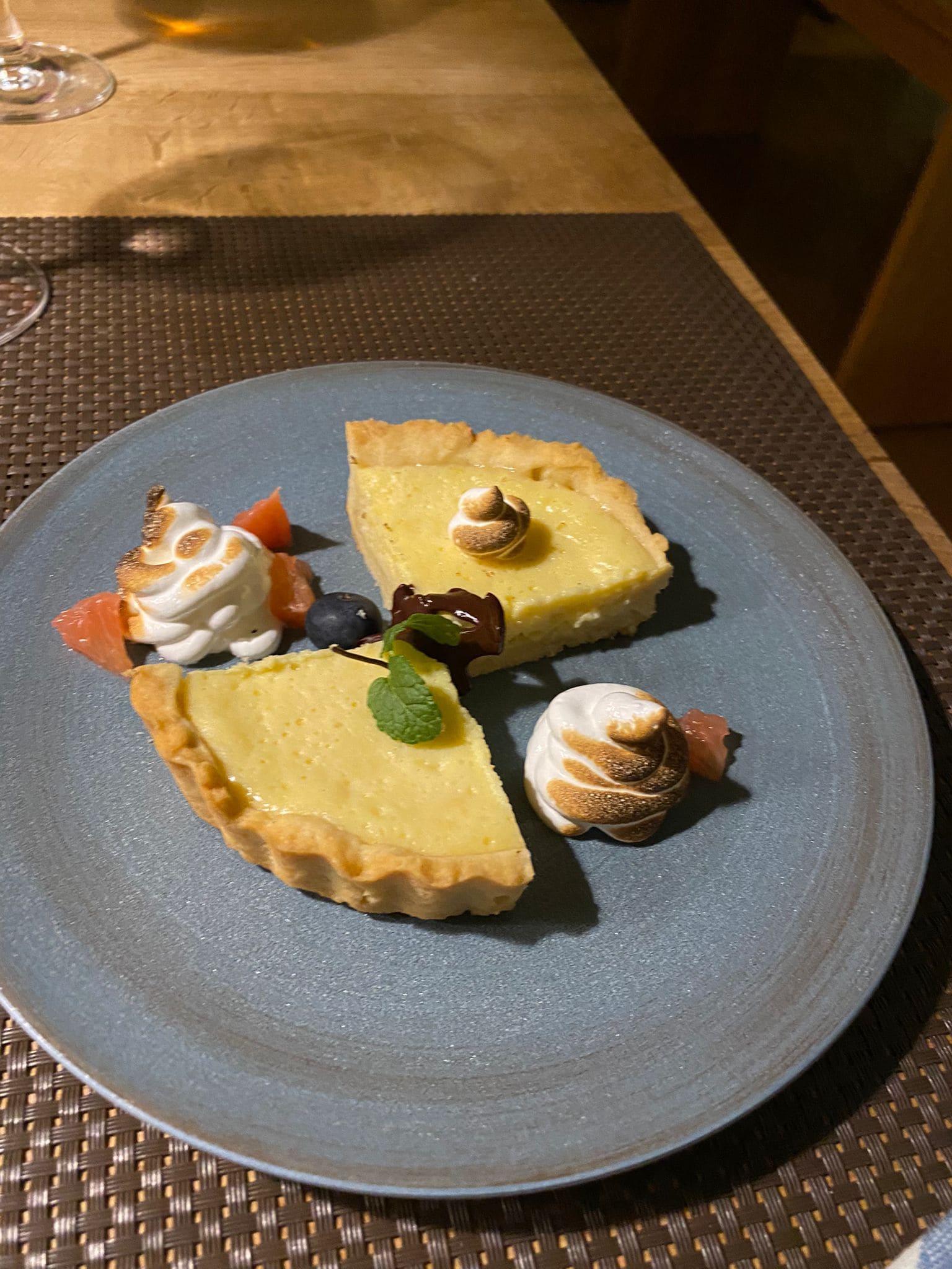 Zitronentarte als Dessert eines mehrgängigen SupperClub-Menüs
