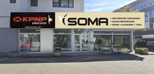 Jugendlicher beim Bruchtest bei SOMA Taekwondo Bonn