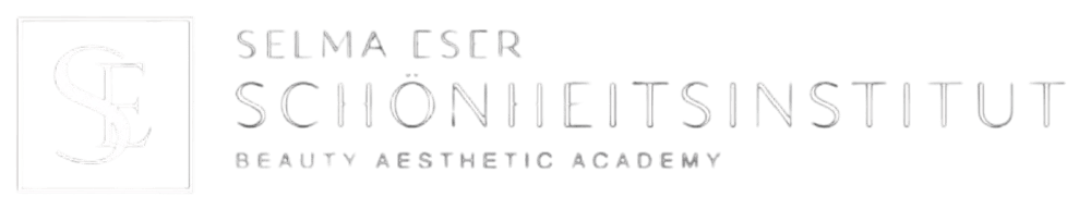 Logo von Selma Eser Schönheitsinstitut Beauty Aesthetic Academy mit SE-Initialen in einem Quadrat auf schwarzem Grund.