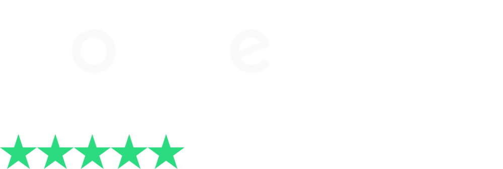Google Logo mit dem Text Unsere Kunden bewerten uns mit 5.0 und fünf Sternen auf schwarzem Hintergrund.