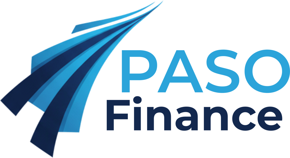 Blaues Logo mit "PASO Finance" in Großbuchstaben und einem geschwungenen, fächerförmigen blauen Design links davon.