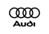 Schwarzes Audi-Logo mit vier ineinandergreifenden Ringen und dem Schriftzug "Audi" darunter auf dunkelgrünem Hintergrund.