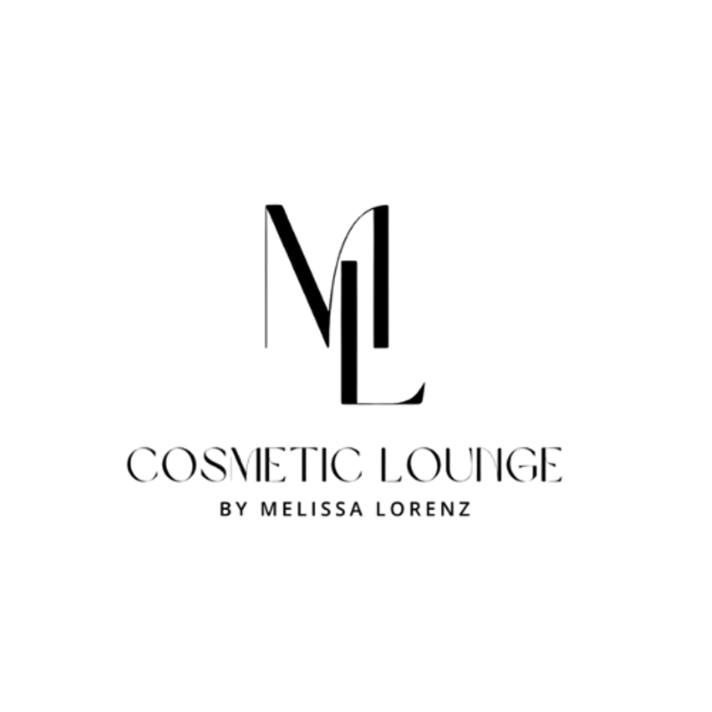 Logo "ML Cosmetic Lounge by Melissa Lorenz" in Schwarz auf dunkelgrünem Hintergrund.