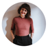 Porträt von Teresa kotter, die in die Kamera lächelt. Das Bild ist rund ausgeschnitten und hat einen weißen Rand.