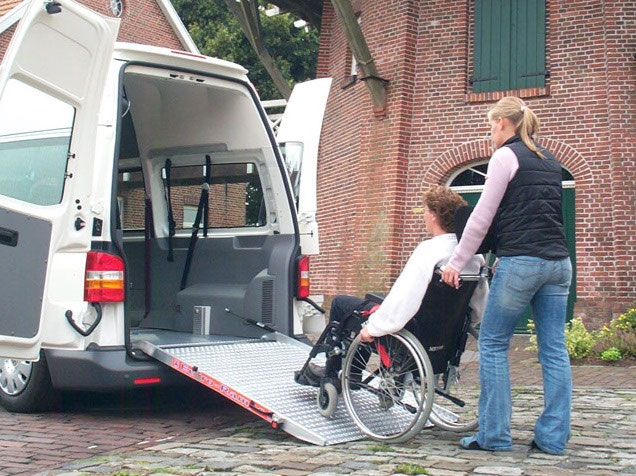 Multivan T6 mit Heckabsenkung und Auffahrrampe – Bild 4