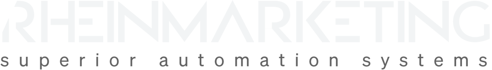 Die Buchstaben „RM“ in Cremeweiß auf grünem Hintergrund.