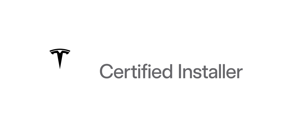 Tesla Logo mit dem Text "Energy Certified Installer".