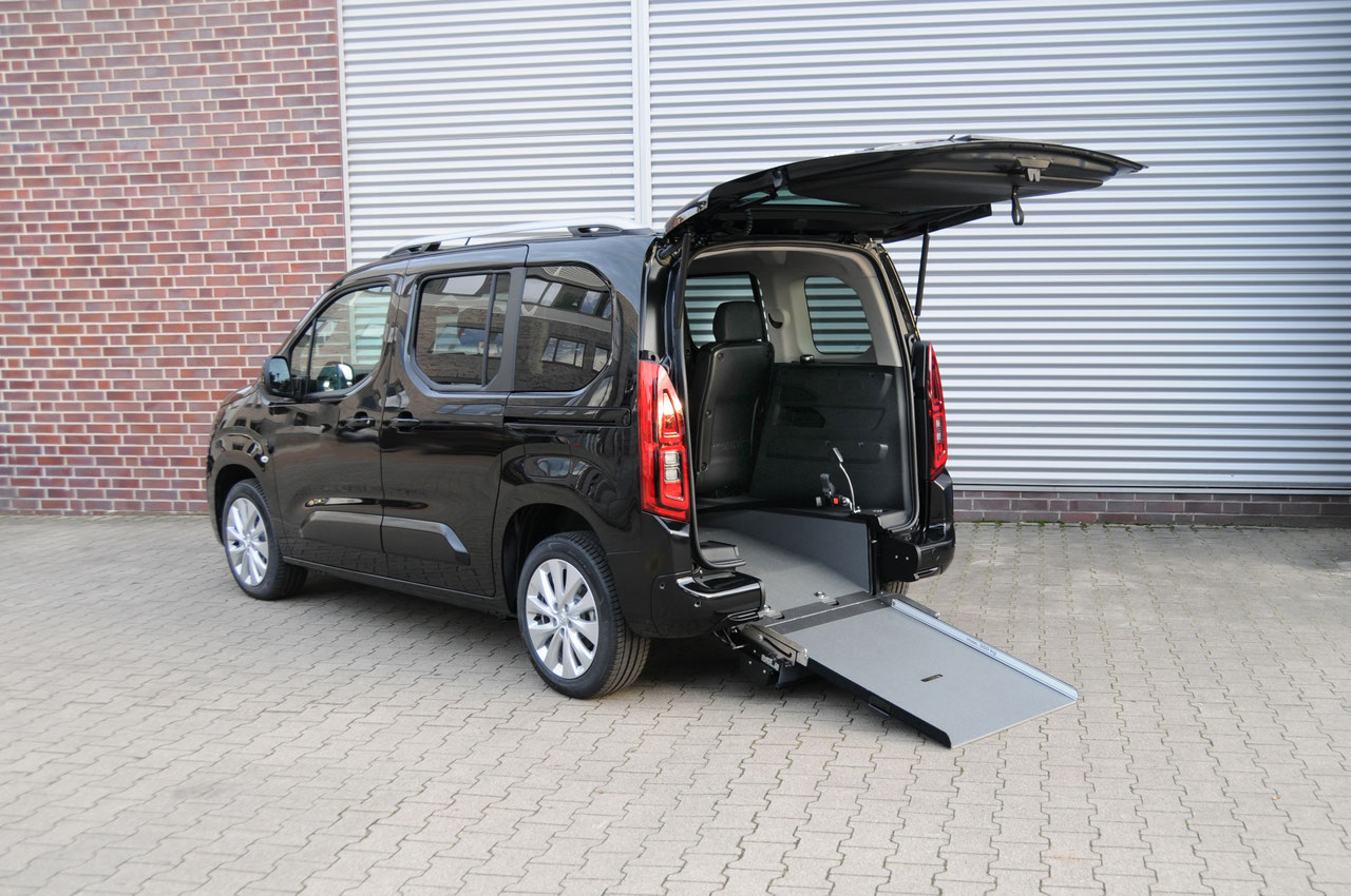 Opel Combo Life mit Heckausschnitt – Bild 1