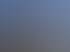 Beige Markise mit schwarzem Rahmen und kleinem Typenschild unter blauem Himmel.