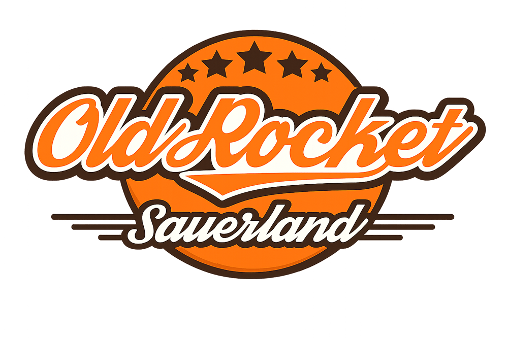 Orangefarbenes rundes Logo mit den weißen Texten "Old Rocket" und "Sauerland" sowie vier Sternen.