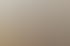 Zwei Frauen unterhalten sich lächelnd bei einem Event vor einem Nespresso-Banner; eine trägt einen hellen Sonnenhut.