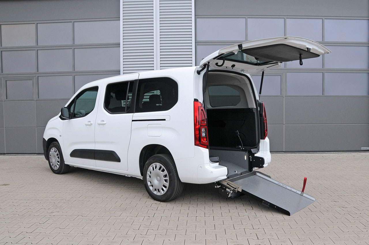 Fiat E-Doblò mit Heckausschnitt – Bild 1