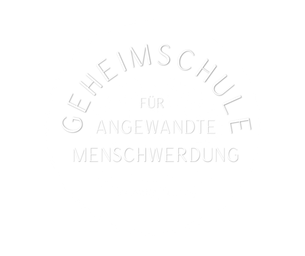 Der weiße Text "Anka Krätzig" mit einem Baumlogo zwischen den Wörtern auf einem grünen Hintergrund.