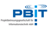 PBIT Logo mit blauer Schrift und einem stilisierten "i" mit mehreren Kreisen darüber, darunter "Projektbetreuungsgesellschaft für Informationstechnik mbH".