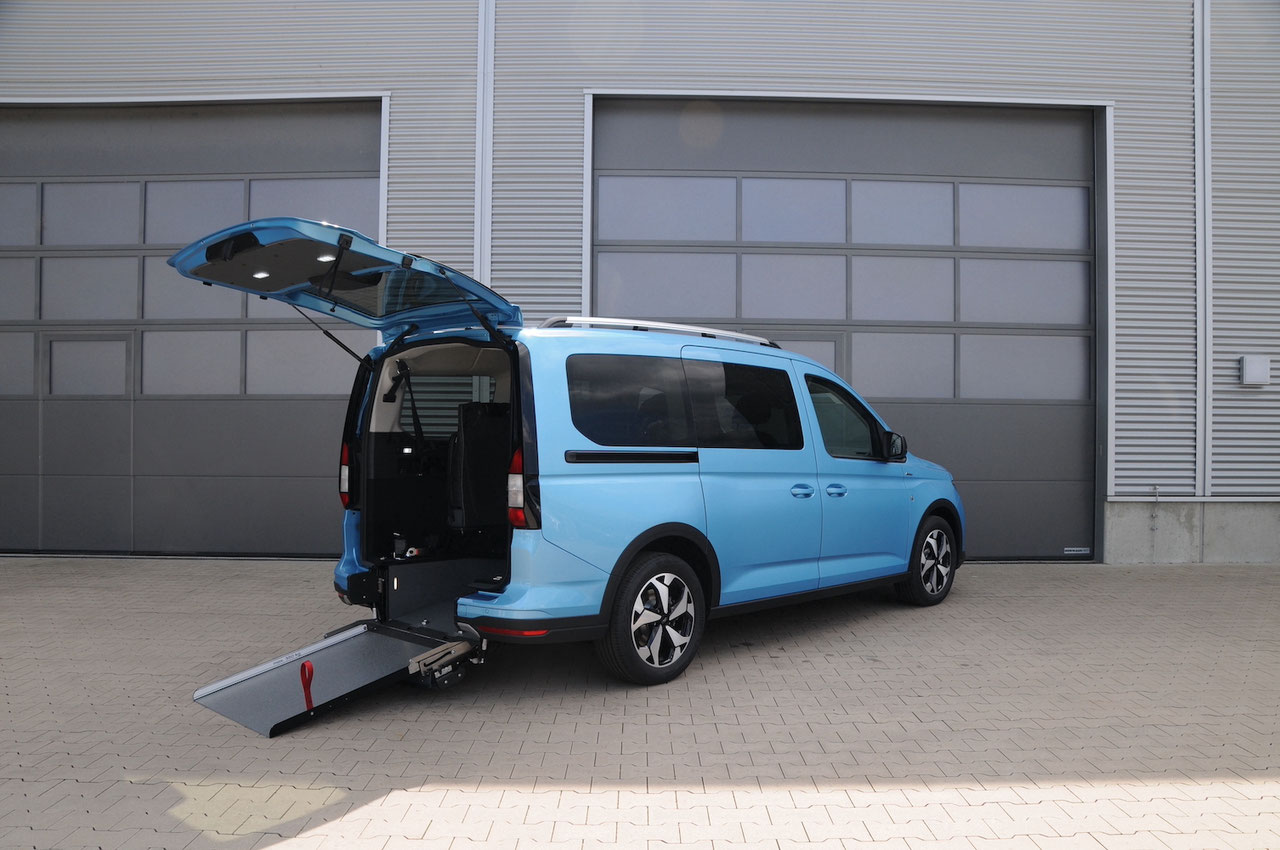 Ford Tourneo Connect mit Heckausschnitt – Bild 2