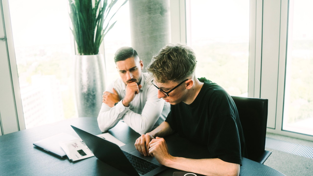 Kundenmeeting am Laptop