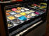 Frische Eissorten in der Vitrine im Café M&M – cremiges Eis, Kaffee und Genuss in gemütlicher Atmosphäre in Ober-Grafendorf.