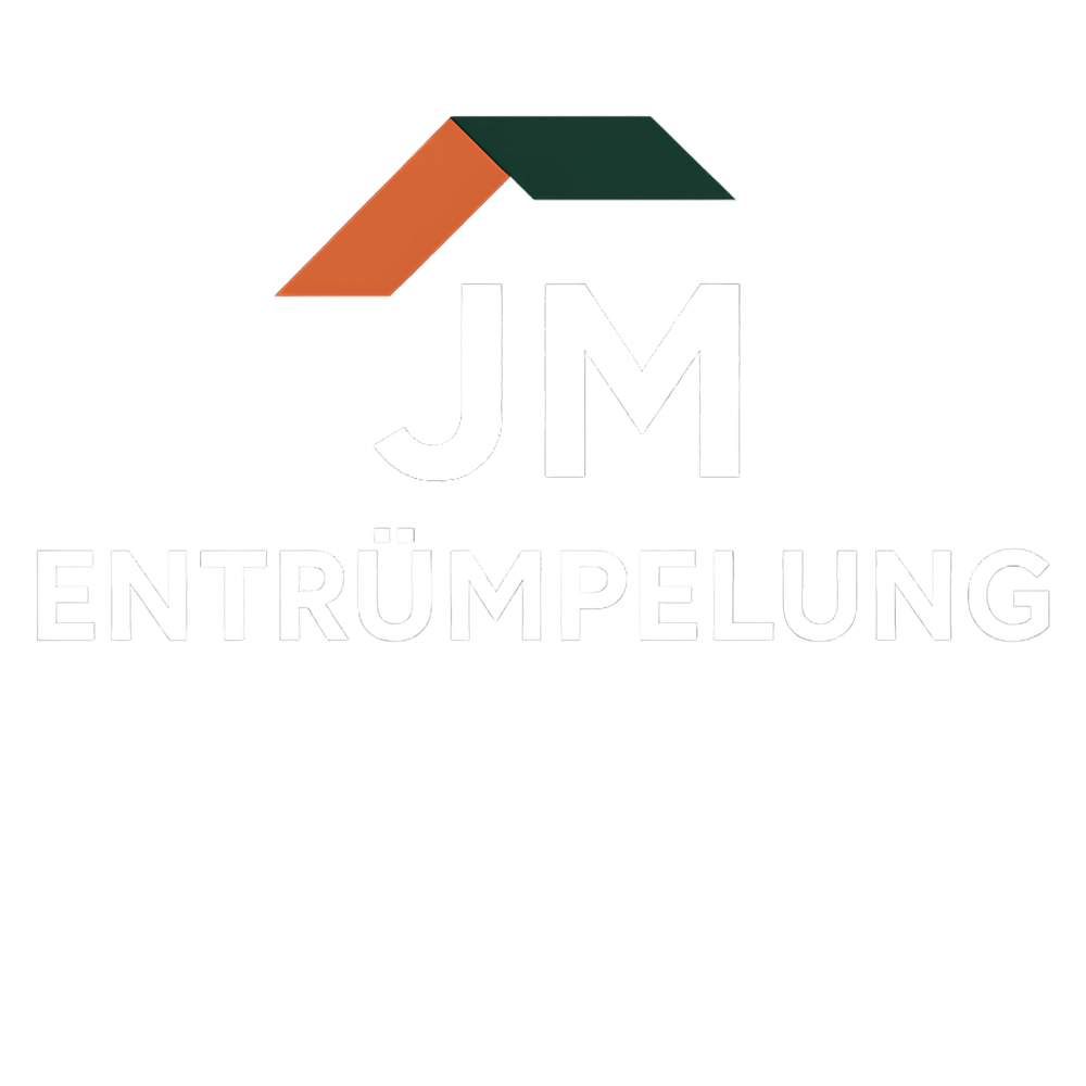 JM Entrümpelung Logo mit dunklem und orangefarbenem Dach über den Buchstaben JM.