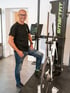 HavenBike Mitarbeiter neben einem Rennrad an der Smartfit-Station